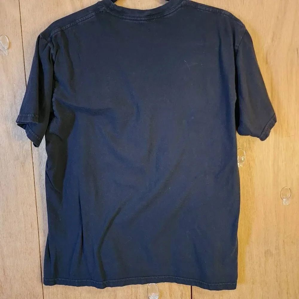 Queen Black Graphic Tshirt Size Medium - Picture 4 of 5